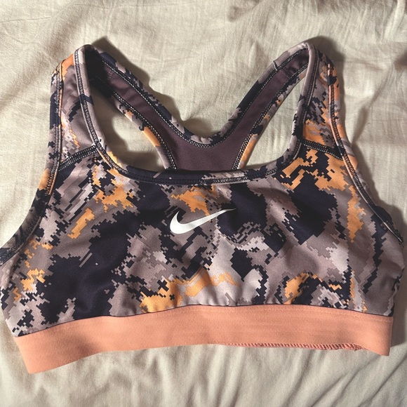 Women’s Nike Sports Bra Size Medium - Picture 1 of 4